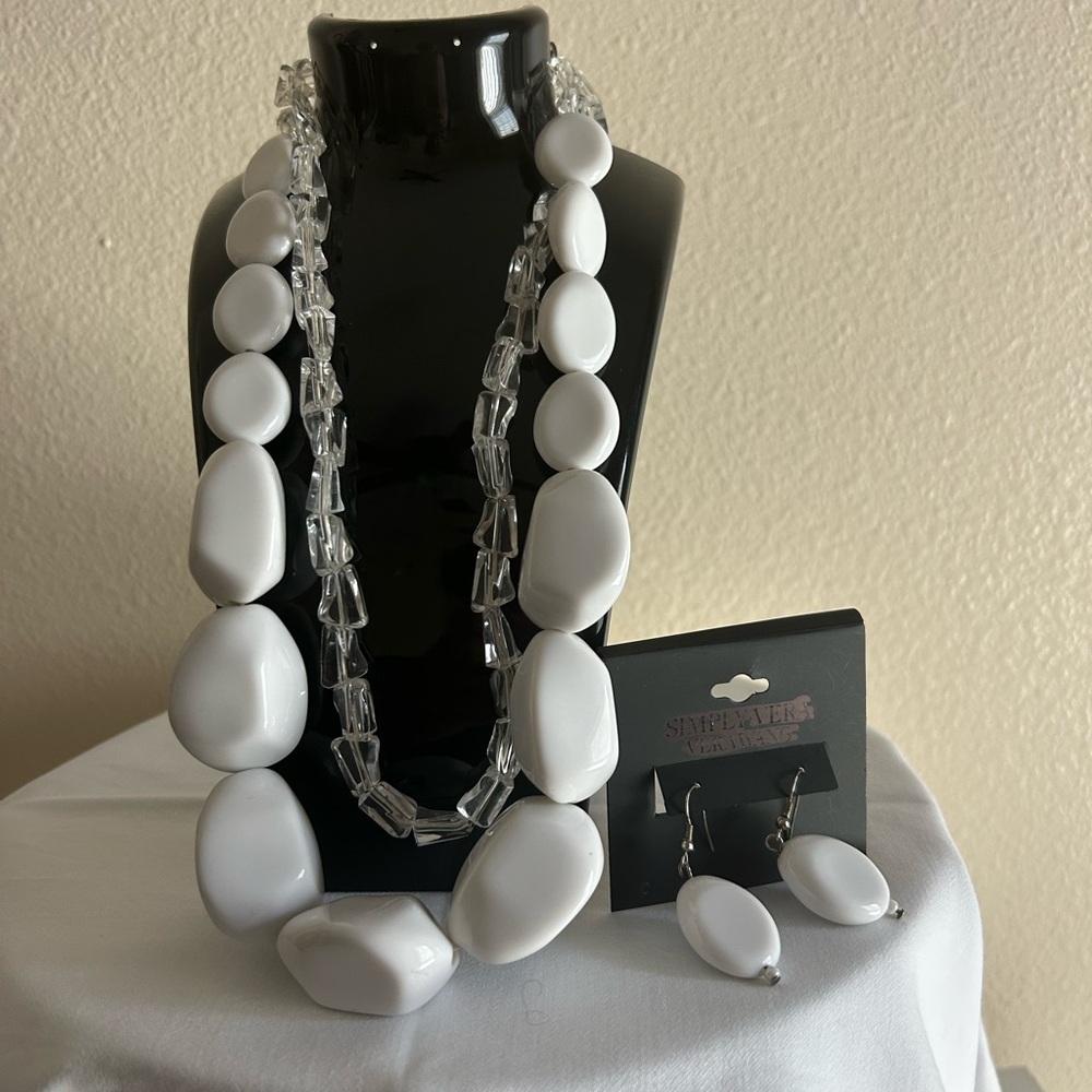 Elegant White and Clear beaded Jewelry Set